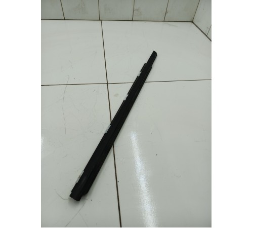 Уплотнитель стекла двери задний левый внешний