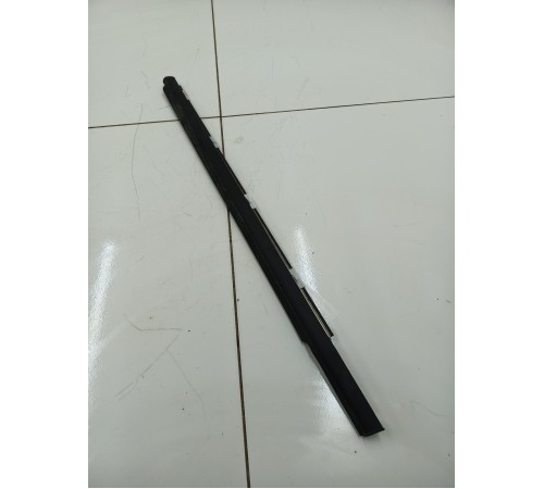 Уплотнитель стекла двери задний левый внешний