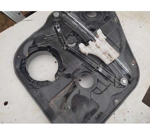 Стеклоподъемник (задний левый)