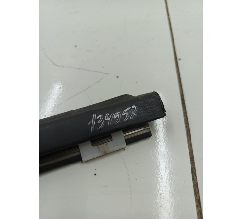 Уплотнитель стекла двери задний левый внешний