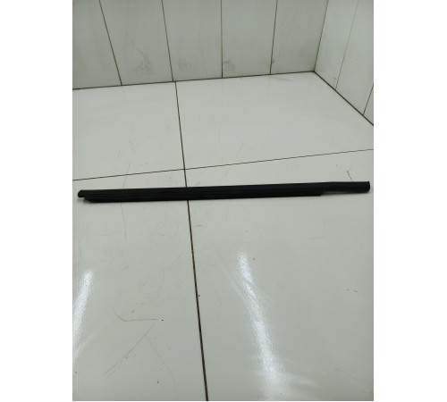 Уплотнитель стекла двери задний левый внешний