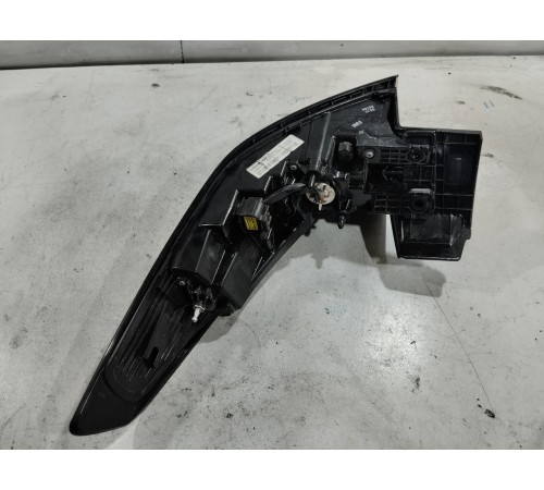 Фонарь задний левый наружный