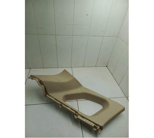 Обшивка задней стойки левая верхняя