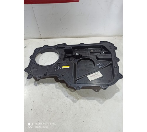 Панель двери передняя правая внутренняя