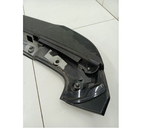 Спойлер крышки двери багажника