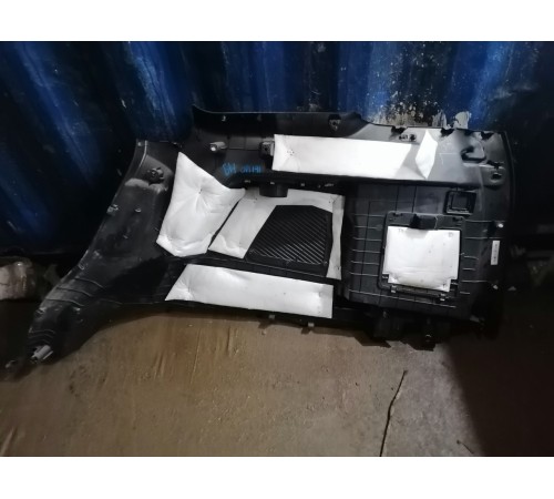 Обшивка багажника левая