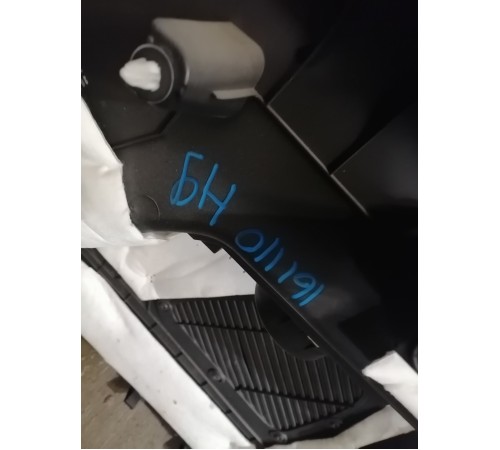 Обшивка багажника левая