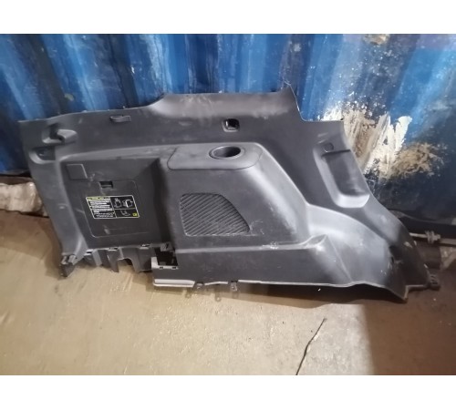 Обшивка багажника левая