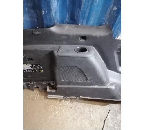 Обшивка багажника левая