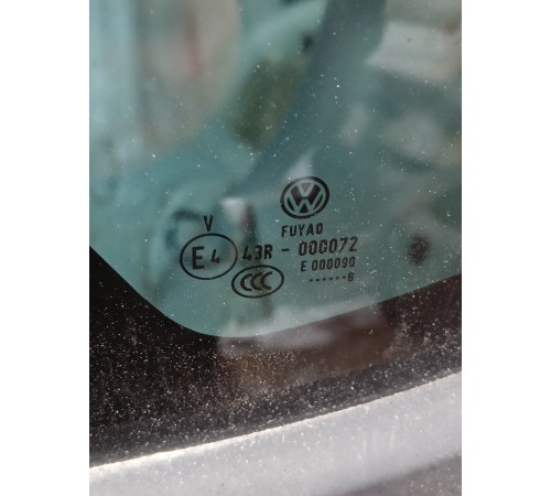 Глухое стекло заднее левое