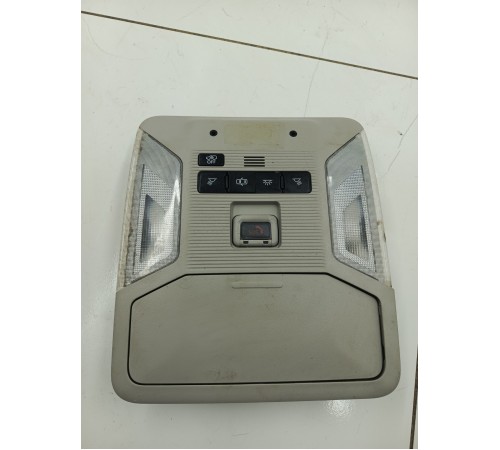 Плафон освещения салона передний