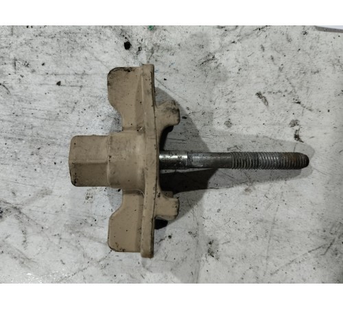 Фиксатор запасного колеса