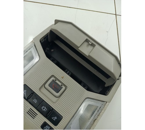 Плафон освещения салона передний