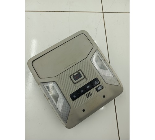 Плафон освещения салона передний