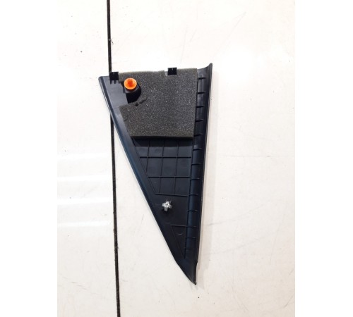 Уголок двери (задний, левый)