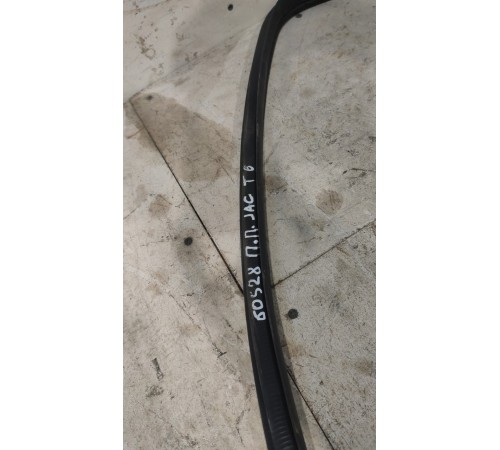 Уплотнитель двери передней правой