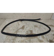 Уплотнитель двери передней правой