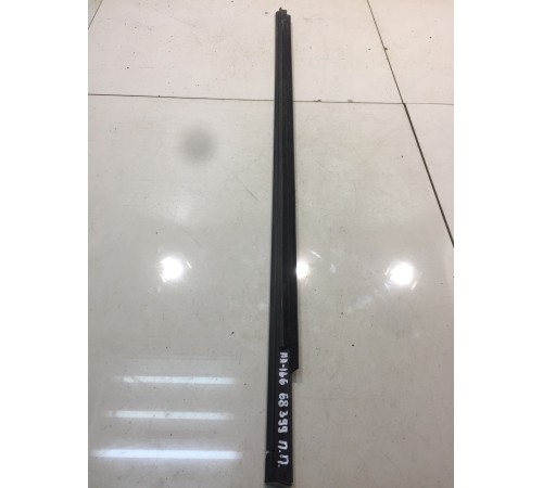 Молдинг двери (передний, правый)