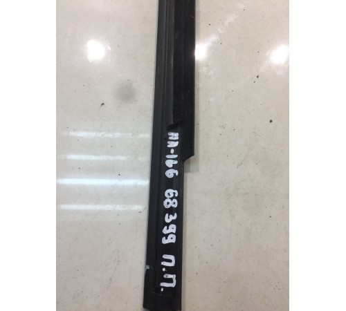 Молдинг двери (передний, правый)