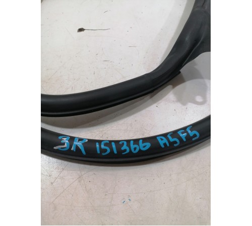 Уплотнитель двери задний правый