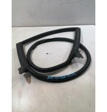 Уплотнитель двери задний правый