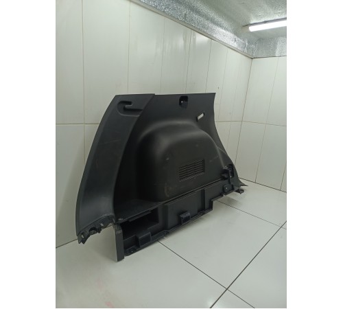 Обшивка багажника левая