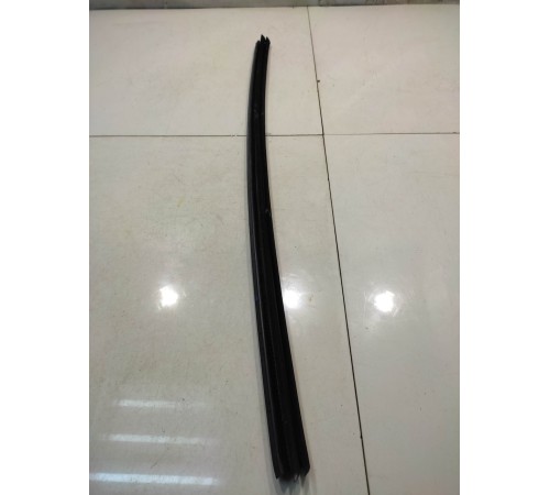 Уплотнитель двери (передний, правый)