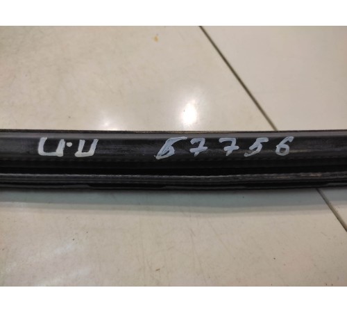 Уплотнитель двери (передний, правый)