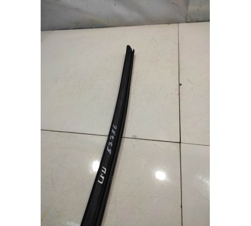 Уплотнитель двери (передний, правый)