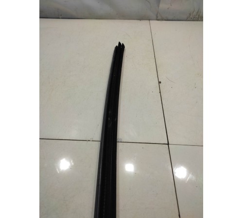 Уплотнитель двери (передний, правый)