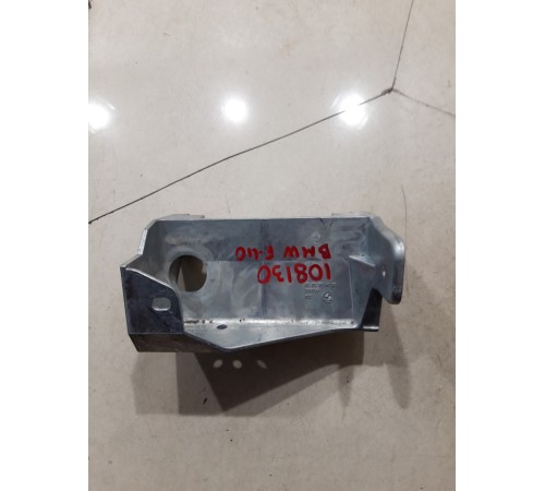 Кронштейн(крепление) центральной консоли