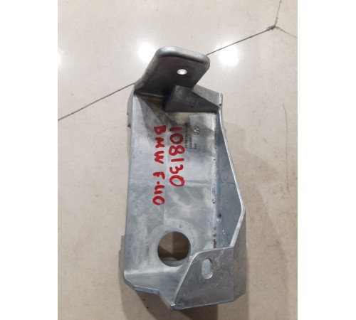 Кронштейн(крепление) центральной консоли