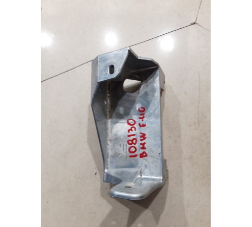 Кронштейн(крепление) центральной консоли