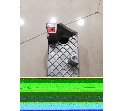 Кронштейн(крепление) центральной консоли