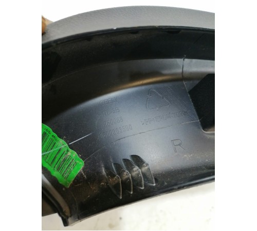 Обшивка крышки багажника правая