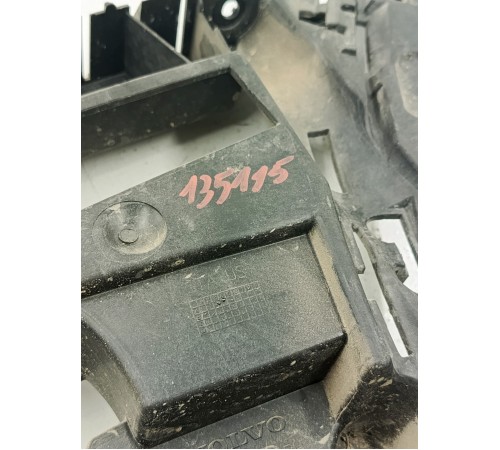 Кронштейн заднего бампера правый