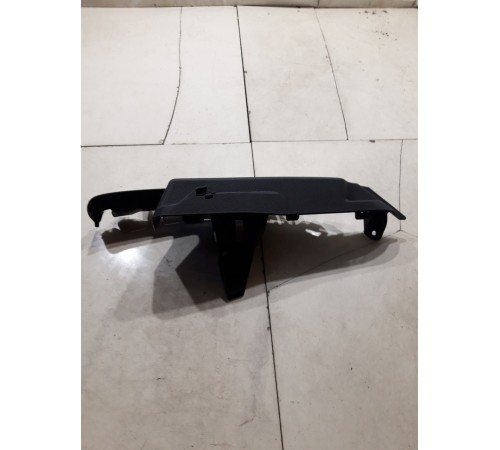 Кронштейн(крепление) полки багажника задний правый