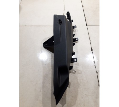 Кронштейн(крепление) полки багажника задний правый