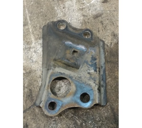 Кронштейн переднего стабилизатора правый