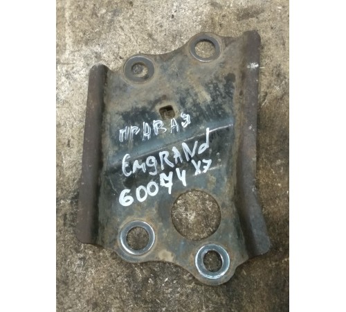 Кронштейн переднего стабилизатора правый