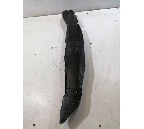 Уплотнитель крыла передний правый