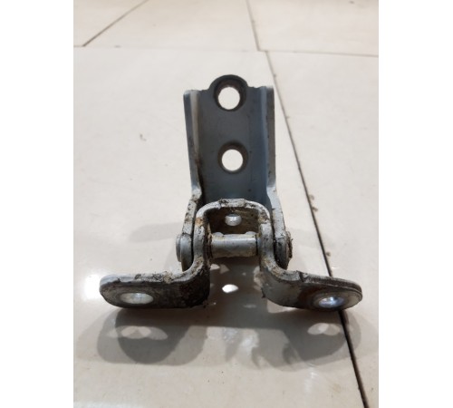 Петля двери (передняя, левая, верхняя)