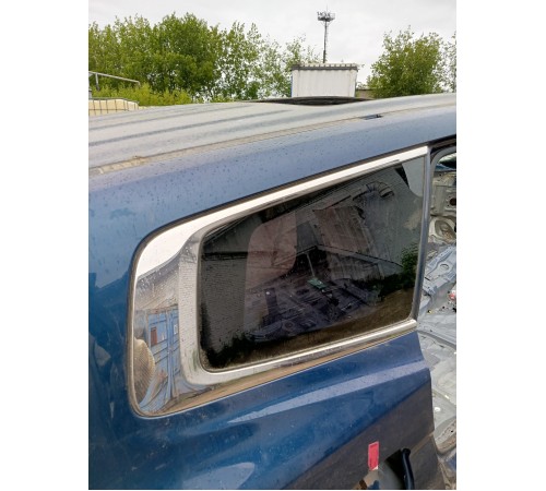 Глухое стекло заднее правое