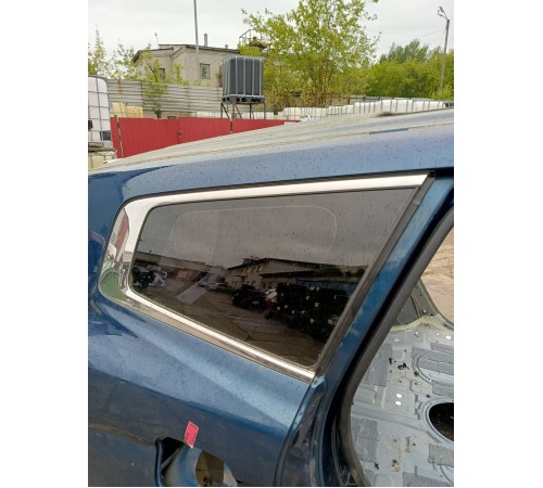 Глухое стекло заднее правое