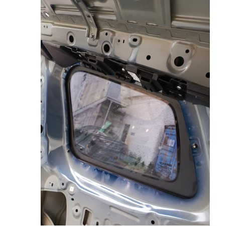 Глухое стекло заднее правое