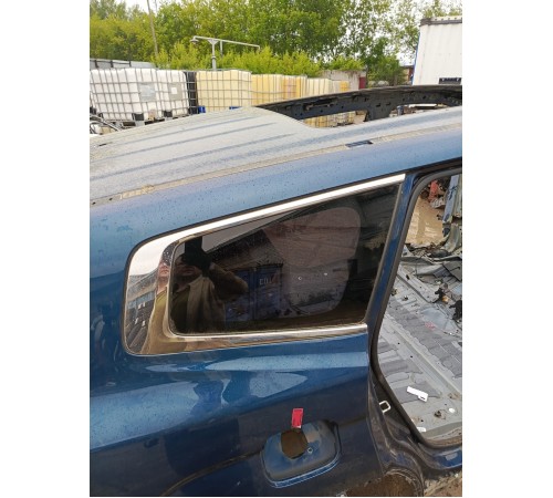 Глухое стекло заднее правое