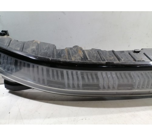 Центральный фонарь крышки багажника