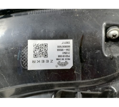 Центральный фонарь крышки багажника