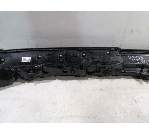 Центральный фонарь крышки багажника