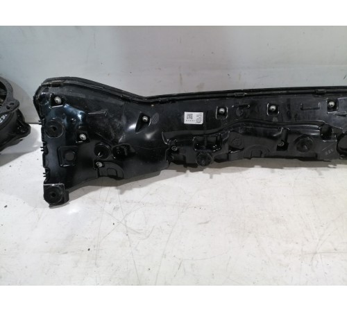 Центральный фонарь крышки багажника